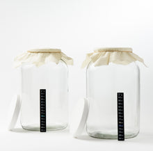 Load image into Gallery viewer, One Gallon Glass Fermenting Jars with Muslin Cloth Covers and Temp Strips - Set of 2